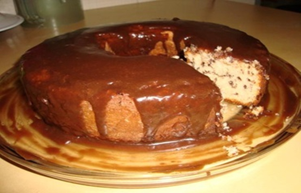 Ir para  <ul>
	<li>1 x&iacute;cara ch&aacute; de margarina;</li>
	<li>3 ovos claras e gemas separadas;</li>
	<li>2 x&iacute;caras ch&aacute; de a&ccedil;&uacute;car;</li>
	<li>1...